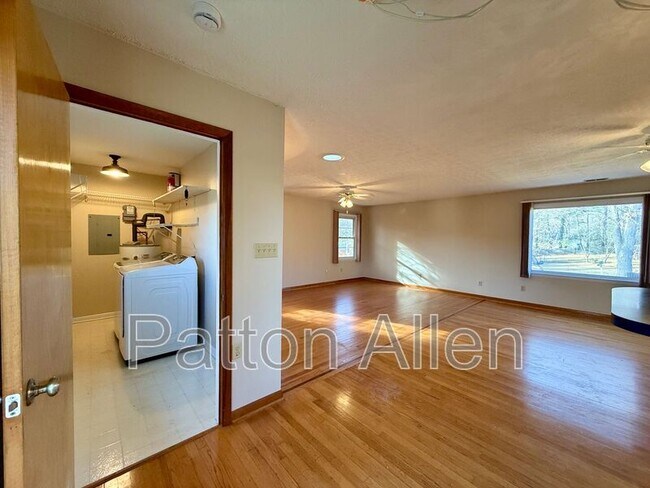 Building Photo - 74 Oakdale Dr