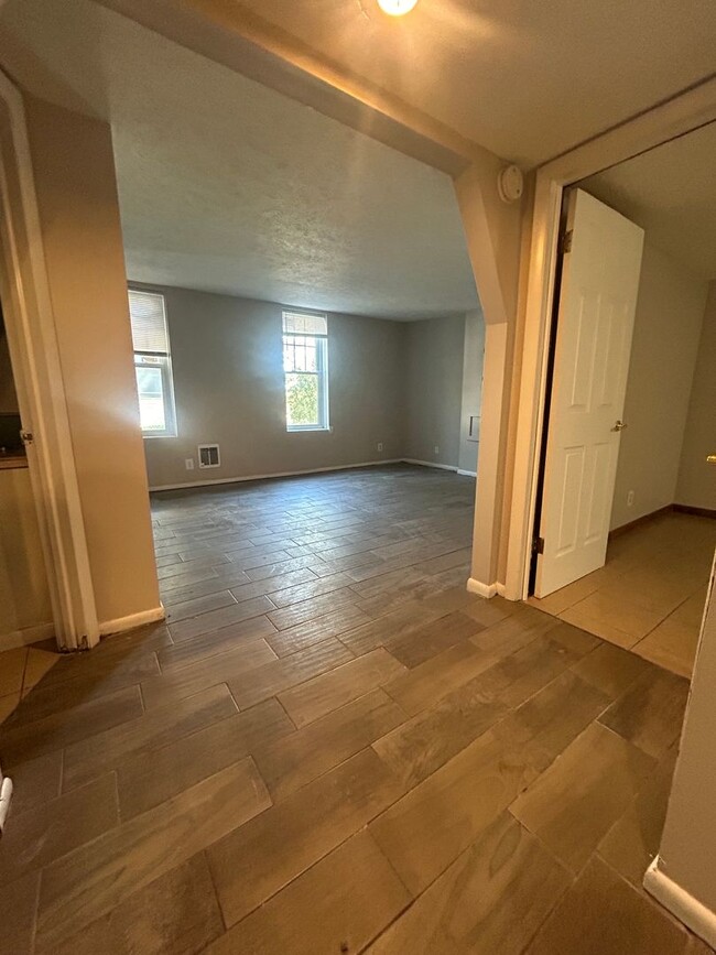 Building Photo - 4640 Izard St