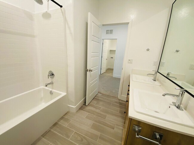 Building Photo - $2,295 + $100 Solar, Copper Ave. & Willow,...