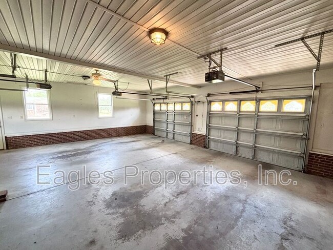 Building Photo - 657 Saulston Rd