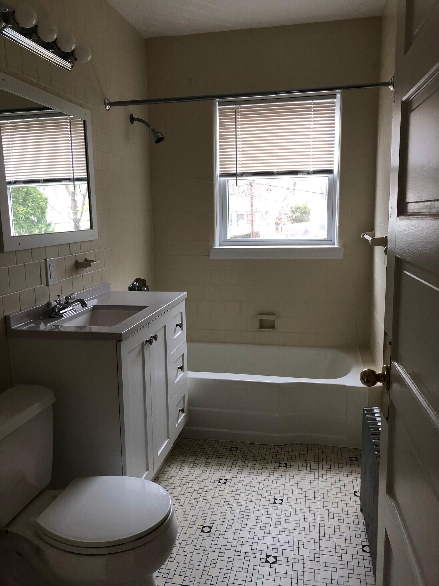 Building Photo - 597 S Main St