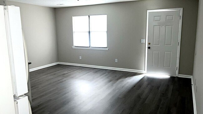 Building Photo - Holiday Special - Dont miss out Call and get it!