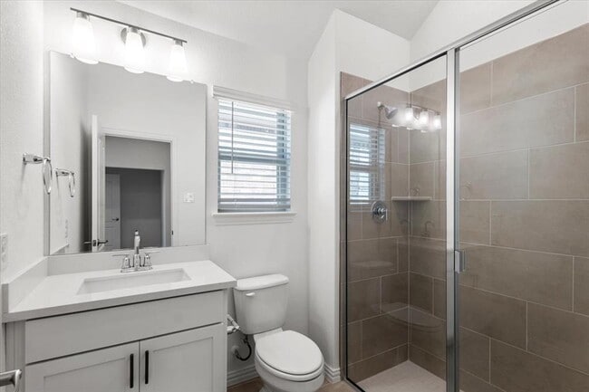 Building Photo - 1429 Cole Ests Dr