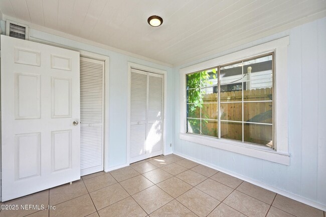 Building Photo - 228 Oleander St