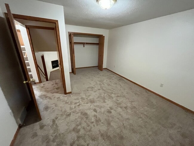 Building Photo - 2622 Harvey Dr