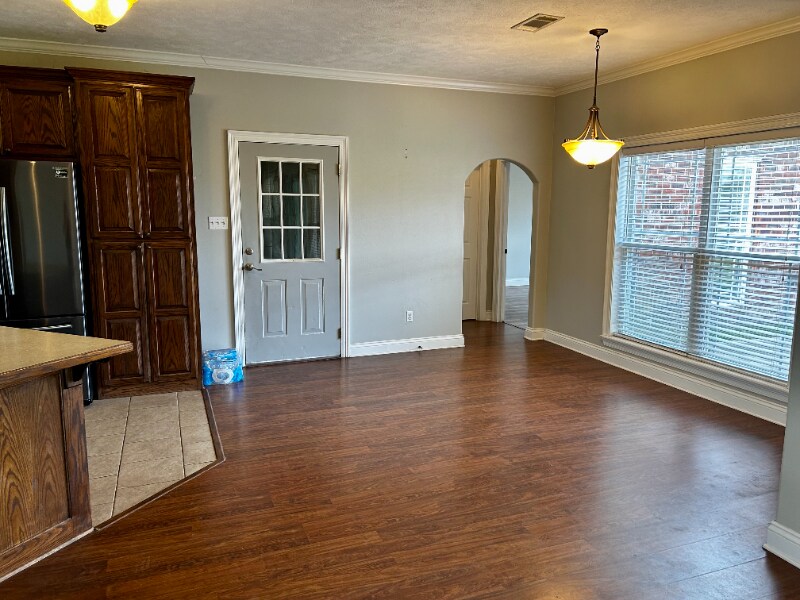 Building Photo - 346 Delia Dr