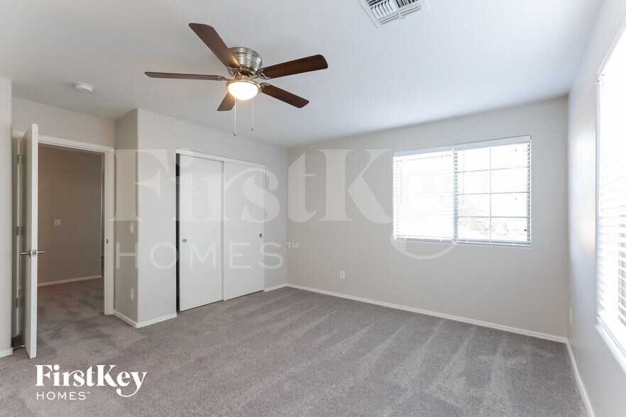 Building Photo - 15447 W Yucatan Dr