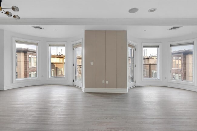 Building Photo - 34 Cambridge Wy