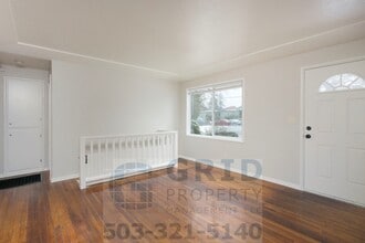 Building Photo - Charming 2 Bedrooms Home in Montavilla!