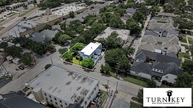 Building Photo - Spacious 2BR/2BA on the Bricks — Walk to Lucile's & the Cultural District