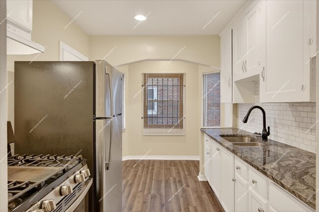 Building Photo - Charming 3-Bedroom Brick Bungalow for Rent in Detroit!