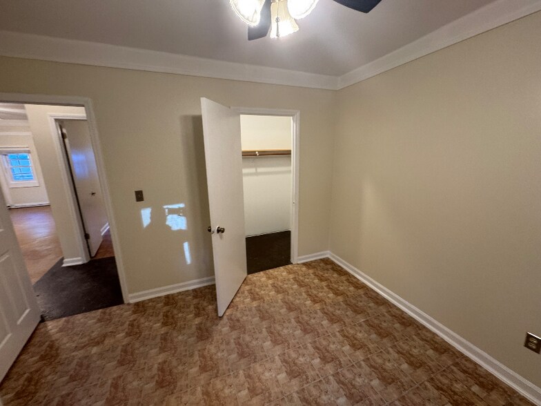 Building Photo - 706 Cherry Mountain St