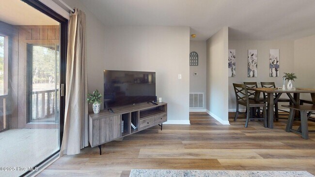 Building Photo - 704 Dover St