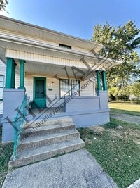 Building Photo - Three Bedroom