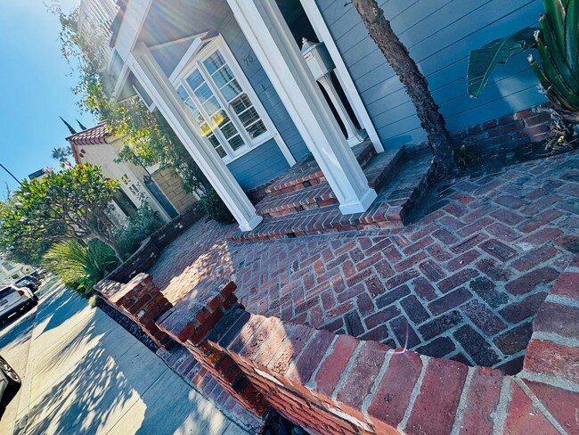 Building Photo - Two Bedroom Home for Rent on Naples Island