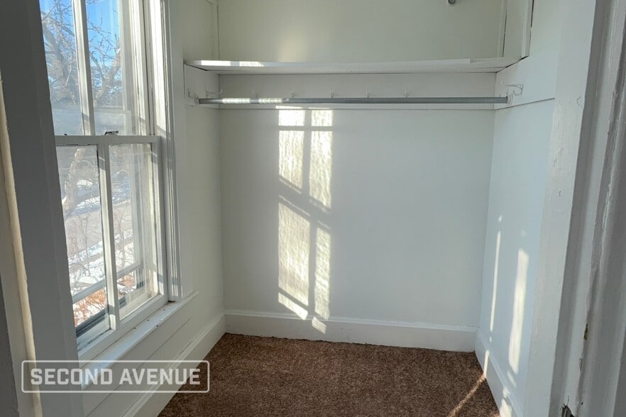 Building Photo - 1115 Oneida Ave