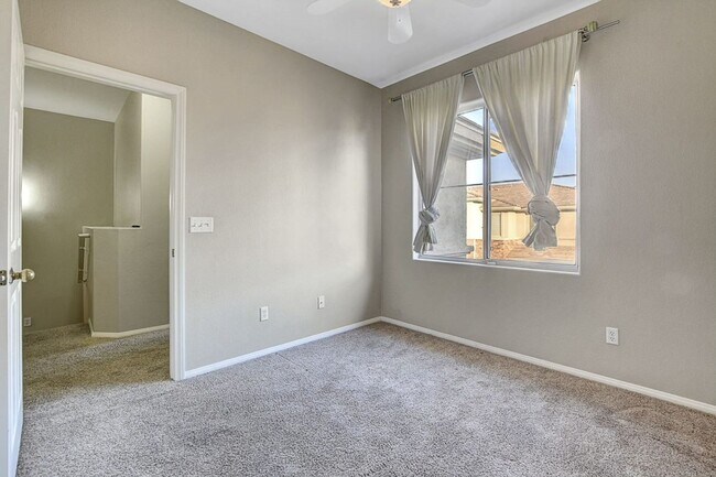 Building Photo - 716 Peachy Canyon Cir