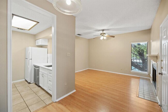 Building Photo - 2706 Salado St