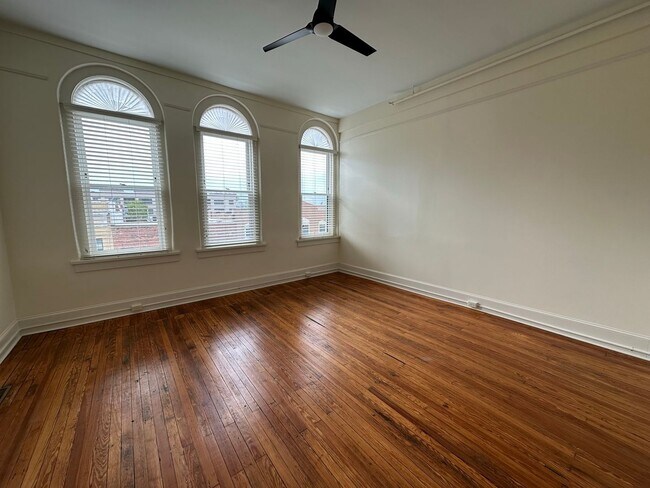 Building Photo - Spacious 3 Bedroom/3 Bathroom Townhome with Private Rooftop Deck