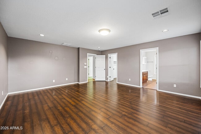 Building Photo - 10923 W Elm St