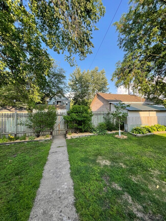 back yard w/ parking outside fence - 2429 Garfield Ave