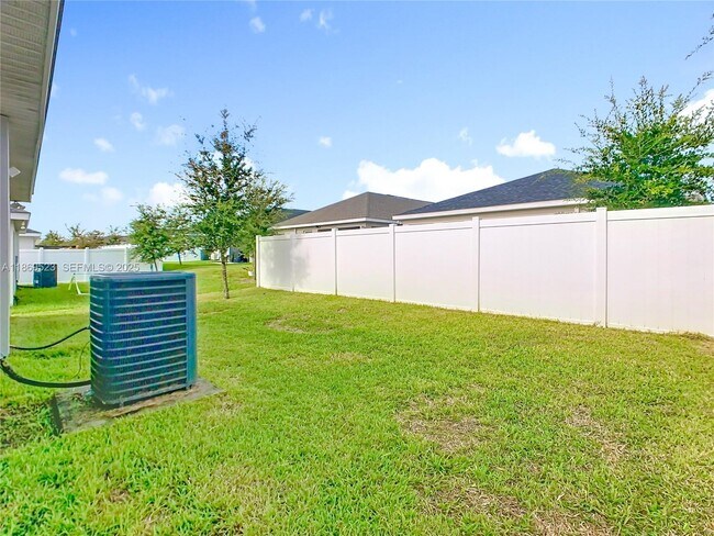 Building Photo - 1060 Cascade Dr