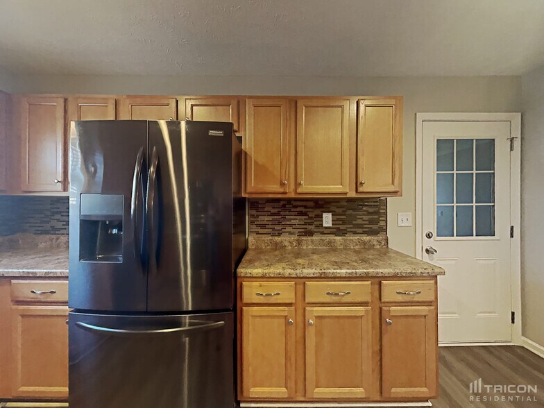 Building Photo - 901 Laramie Ct