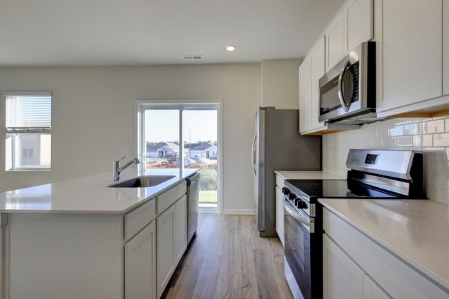 Building Photo - Wow!! 18-month lease in Sango!!