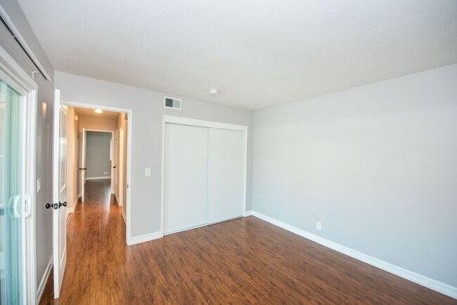 Building Photo - Walk to the Beach