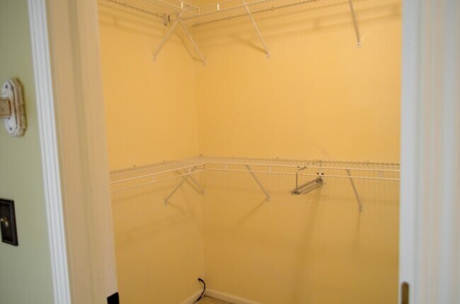 Building Photo - 389 Bloomfield Ct