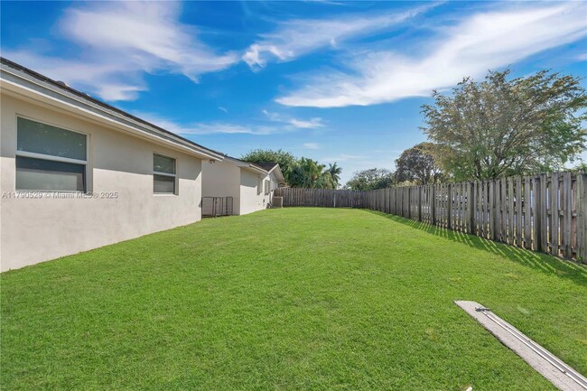 Building Photo - 11522 SW 100th Ave