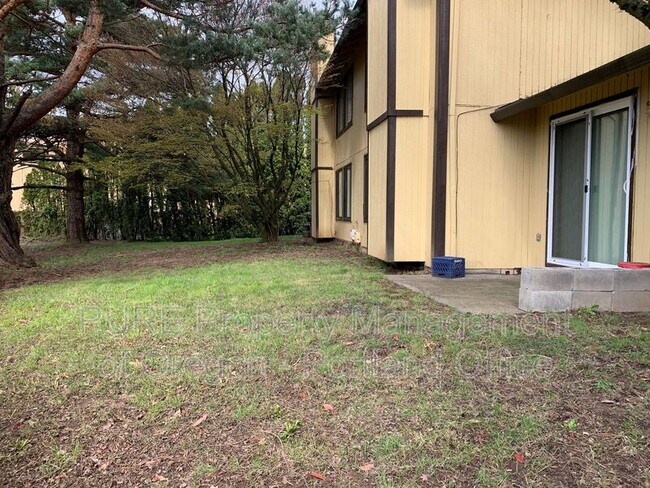 Building Photo - 2143 SW Townsend Ct