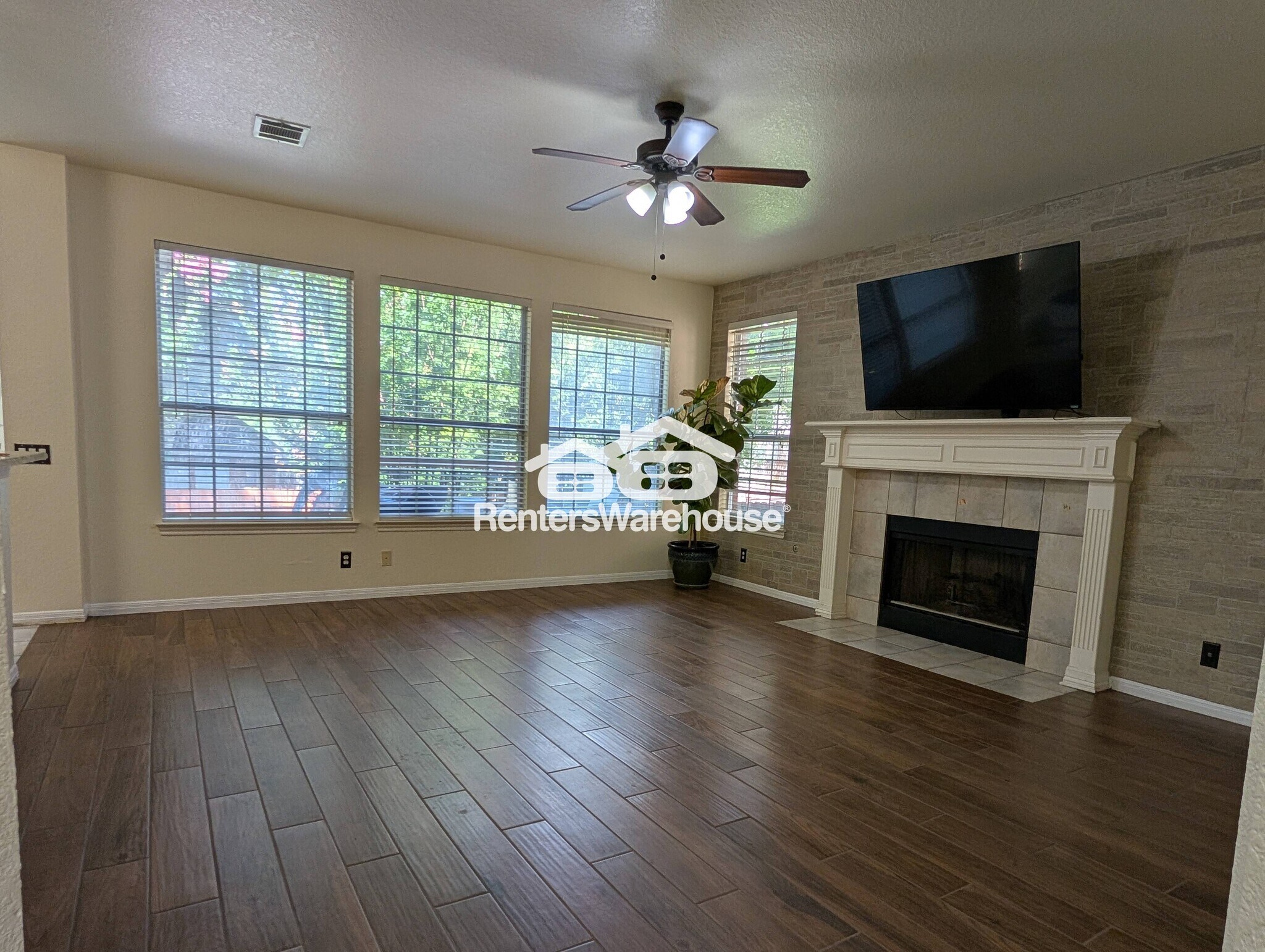 Building Photo - 9910 Jasmine Creek Dr
