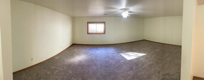 Building Photo - 640 Angel Court