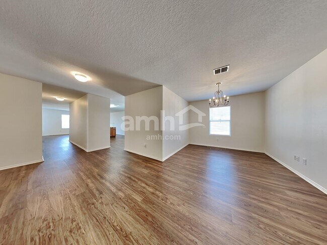 Building Photo - 5533 Parkview Hills Ln