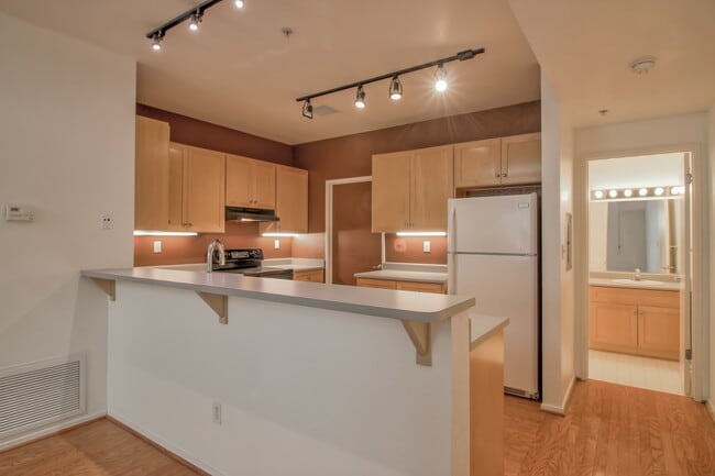 Building Photo - Spacious 1 Bedroom Loft at Ryland Mews