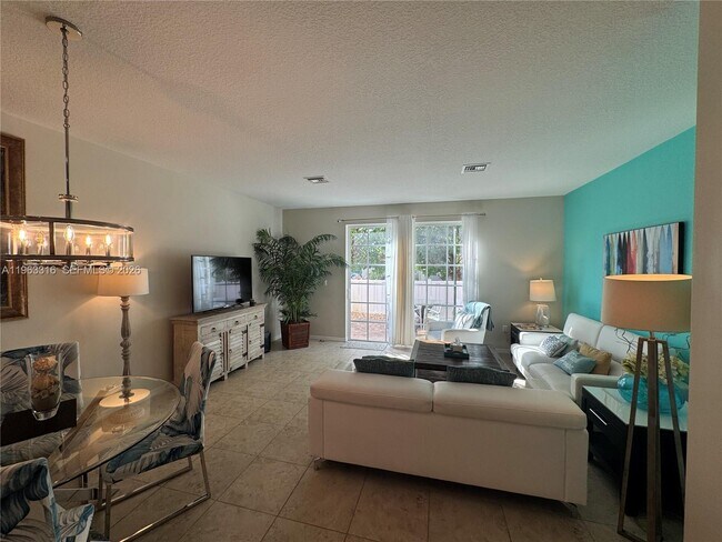 Building Photo - 2333 SE 5th St