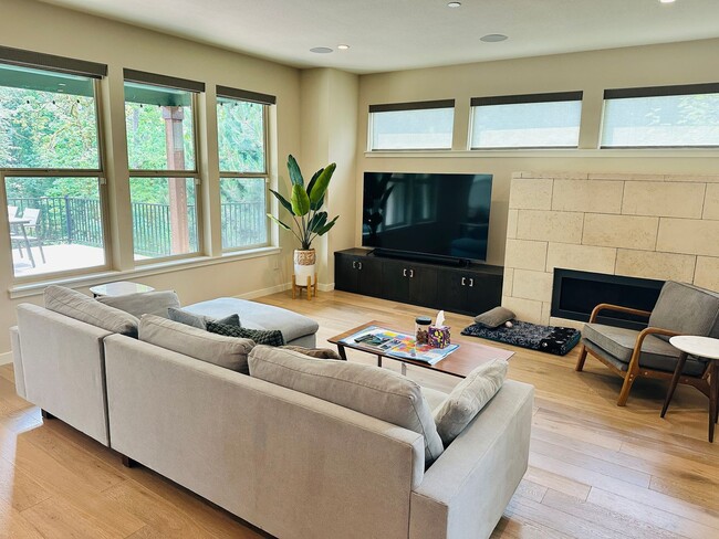 Building Photo - Charming Custom Camas Home in Gated Community