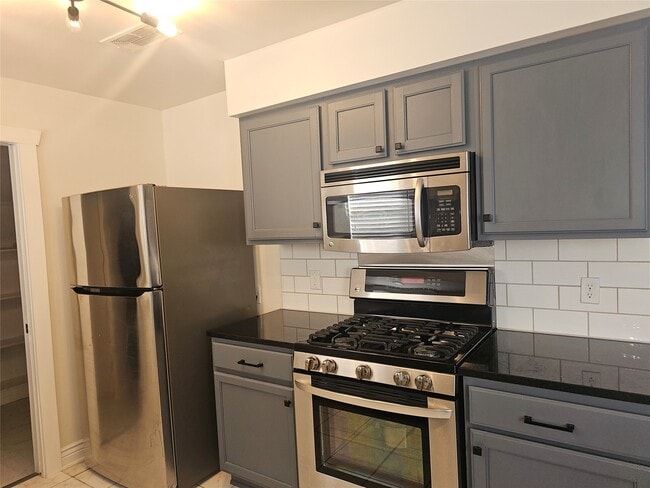 Building Photo - 10510 Sierra Dr