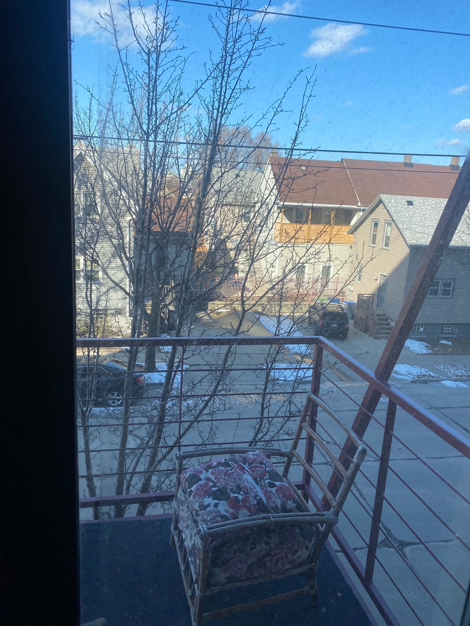 Building Photo - 215 W Maple St