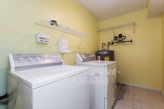 Building Photo - 654B Woodford Ln