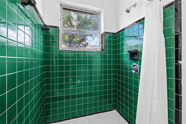 Building Photo - 201 S Biscayne River Dr