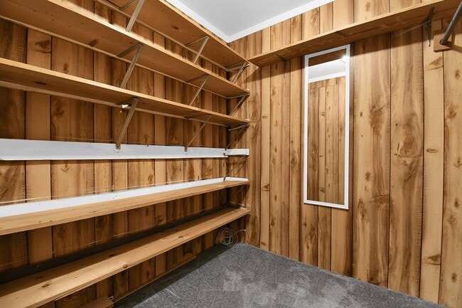 Building Photo - 4344 Broadhurst Dr