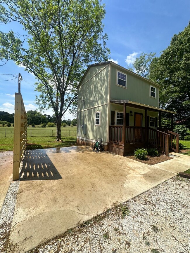 Building Photo - Tiny Home