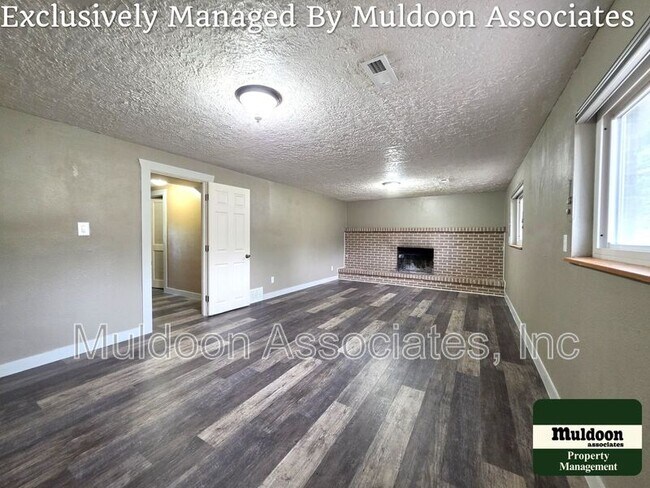 Building Photo - 1450 Luna Vista St