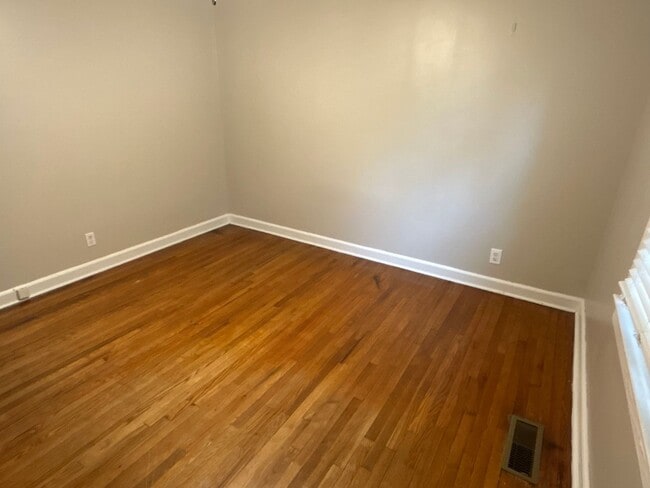 Building Photo - 4 Bedroom | 3 Bathroom Raleigh Home with F...