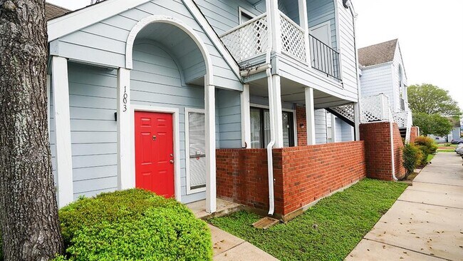 Building Photo - 14550 Fonmeadow Dr