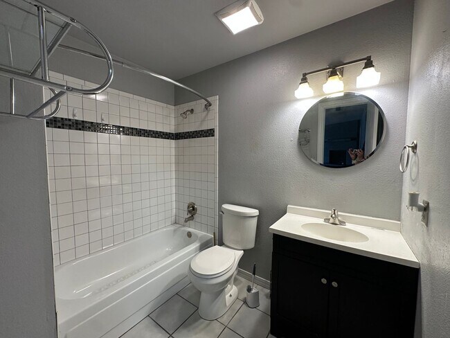 Building Photo - 3 Bedroom 2 Bathroom Duplex available to rent in Farmington