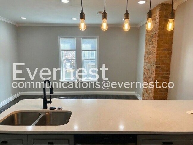 Building Photo - 112 Hanford St