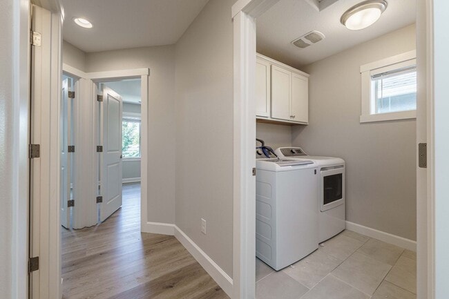 Building Photo - Desirable Salmon Creek Home Located in Lux...